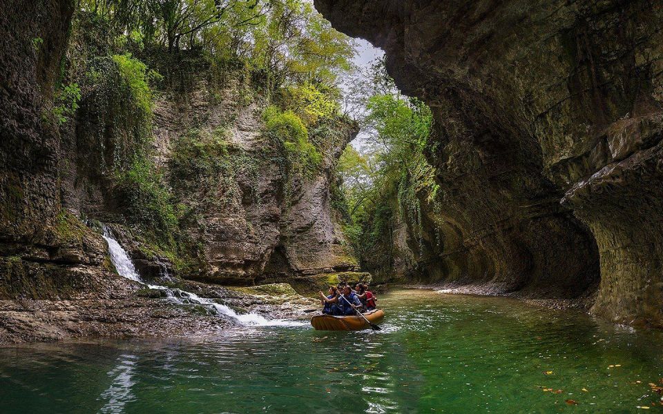Летняя Абхазия: каньон Хашупсе, белые скалы, Черниговка, черные тюльпаны