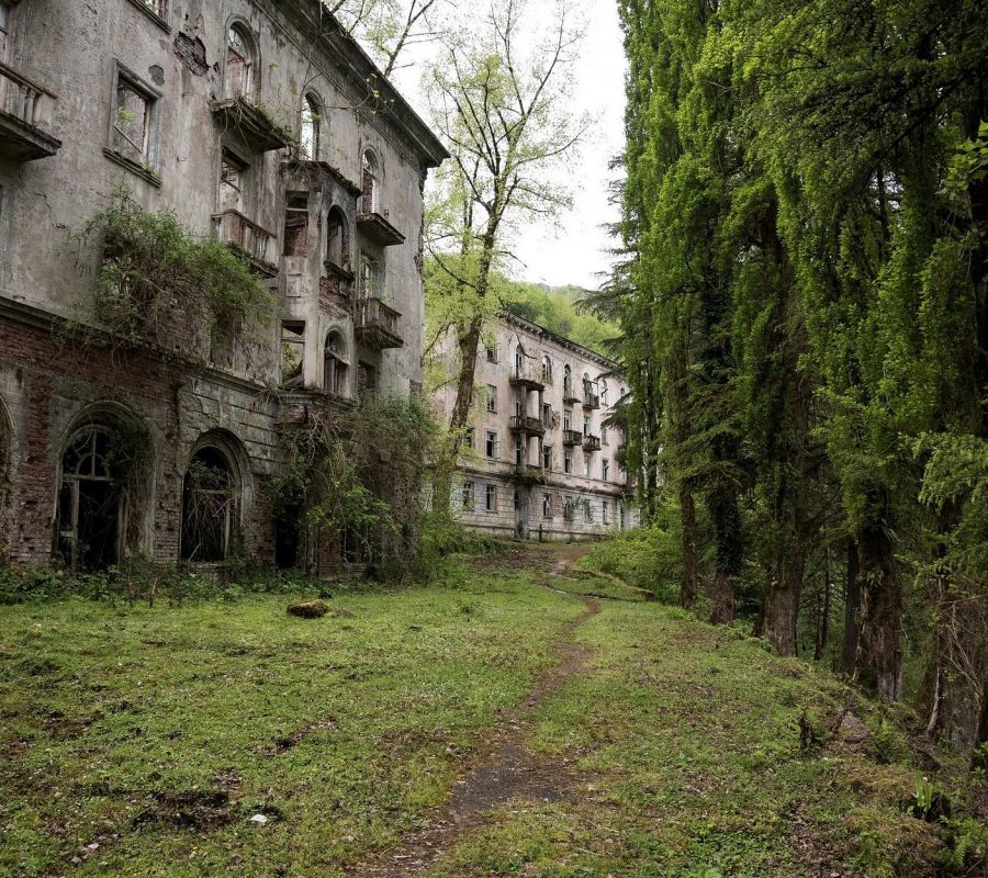 Затерянная Абхазия: города-призраки, водопад Великан, Новый Афон, Гагра, о. Рица